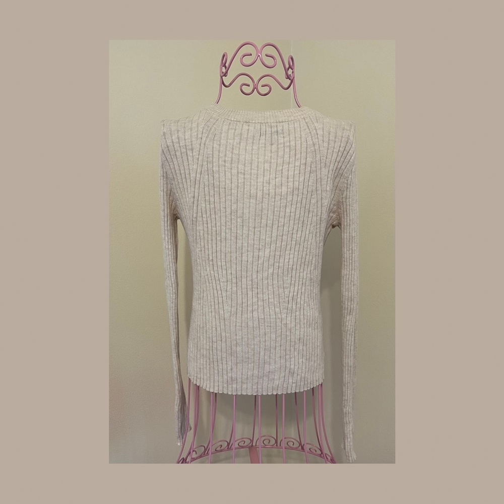 American Eagle Creme sweater - Picture 4 of 10